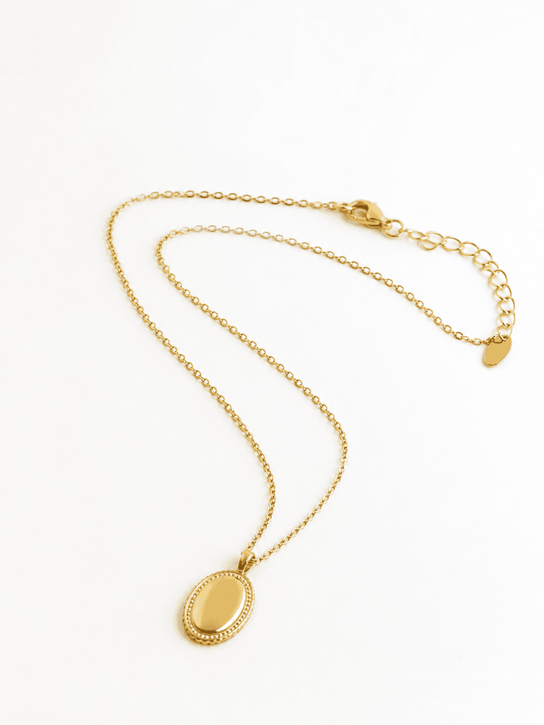 Upload your jewelry image.